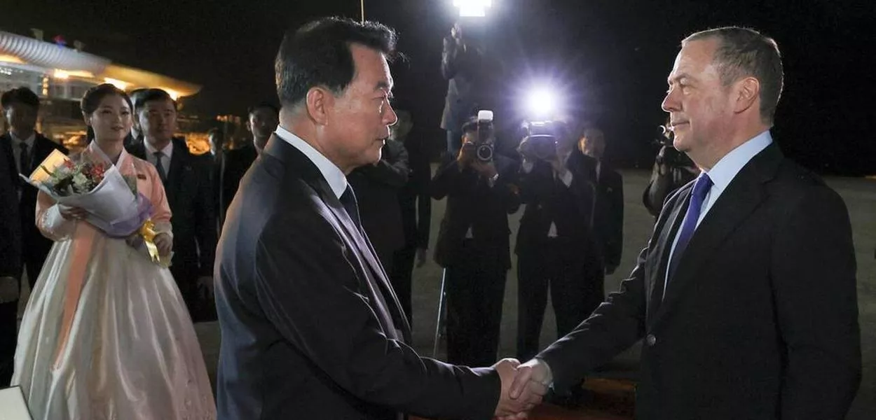 Medvedev é recebido na República Popular Democrática da Coreia 