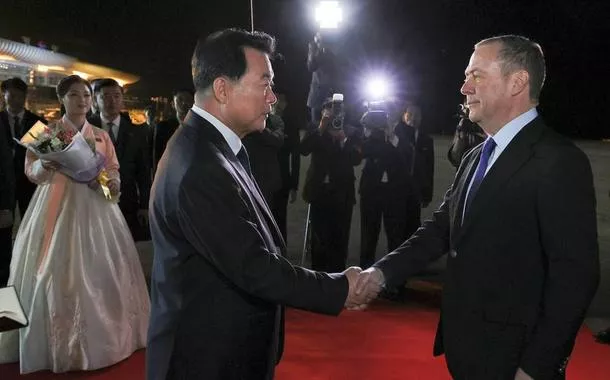 Medvedev chega a Pyongyang para celebrar aniversário do Partido do Trabalho da Coreia