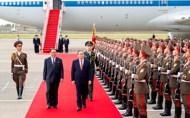 Primeiro-ministro chinês chega à RPDC para celebrações do 80º aniversário do PTC e visita