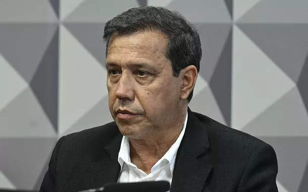 Milton Baptista de Souza Filho à mesa