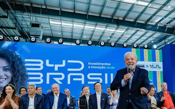 Presidente da República, Luiz Inácio Lula da Silva, durante cerimônia de inauguração da fábrica da BYD. Polo Petroquímico, Camaçari - BA