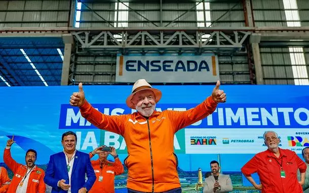 Lula cita Donald Trump: ‘vira-latas pediram para eu baixar a cabeça, mas não baixei’