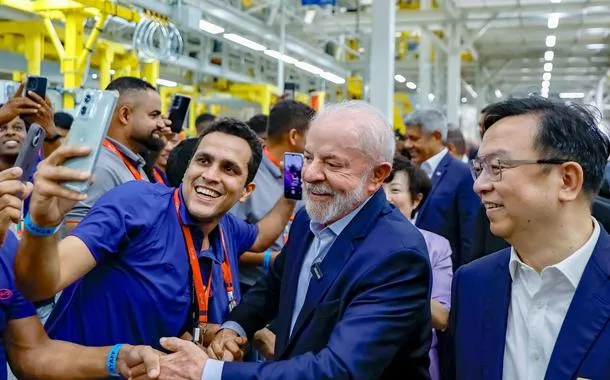 “Ricaços vão pagar os impostos que merecem em questão de dias”, diz Lula