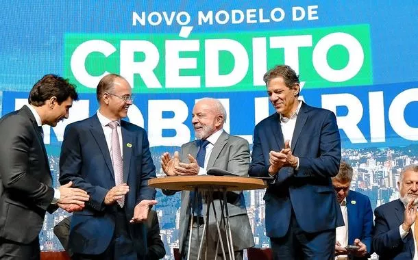 "Queremos que o povo suba um degrau na escala social", diz Lula ao anunciar novo modelo de crédito habitacional