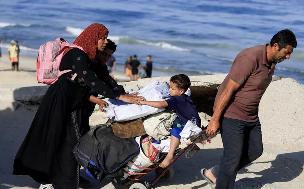 Palestinos retornam a Gaza após cessar-fogo entre Israel e Hamas permanecer estável