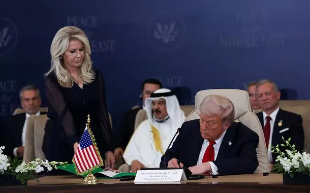 Sem Netanyahu, Trump e líderes globais assinam acordo de cessar-fogo para a Faixa de Gaza em cúpula no Egito