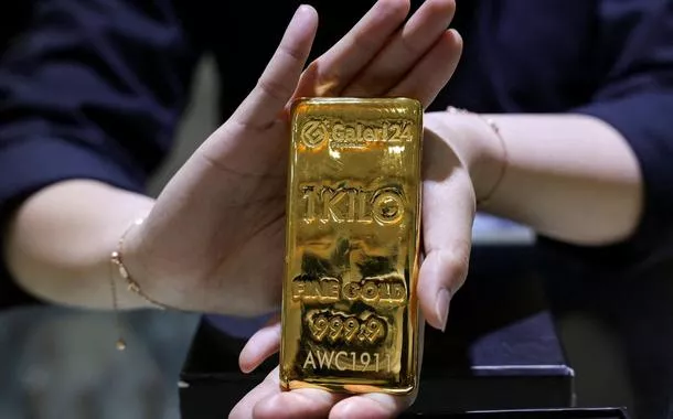 Ouro supera US$ 4.100 pela 1ª vez com tensão comercial e otimismo sobre corte de juros