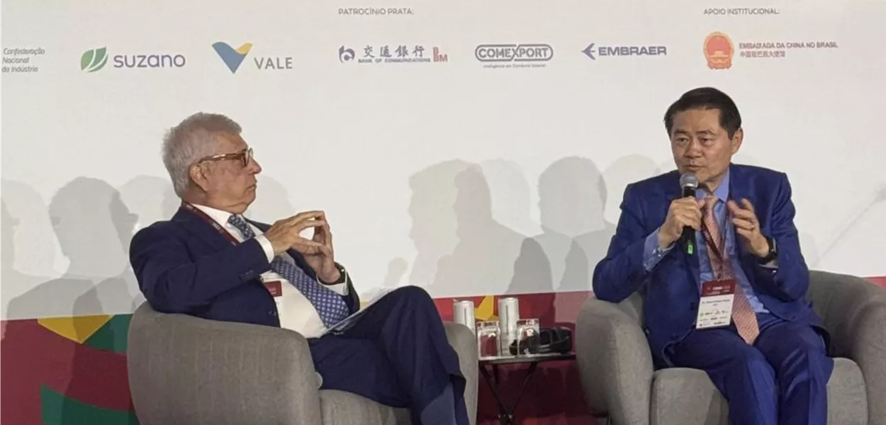 Marcos Caramuru e Henry Huiyao Wang debatem na conferência do CEBC