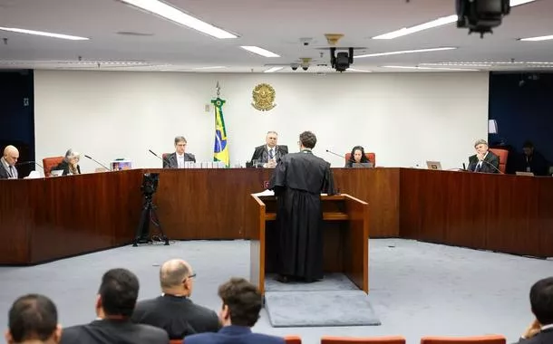 STF suspende julgamento do Núcleo 4 da trama golpista após sustentações