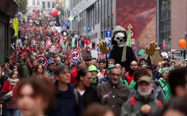 Bélgica vive maior greve em décadas contra reformas trabalhistas; entenda
