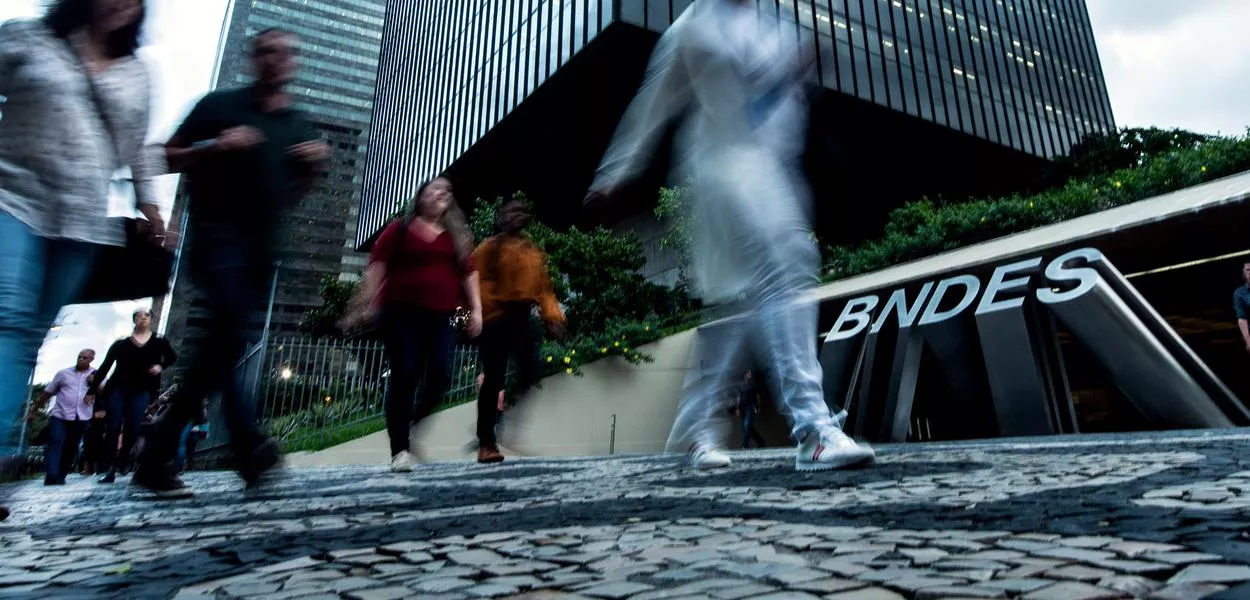 BNDES prepara fundo para IA e data centers em 2026