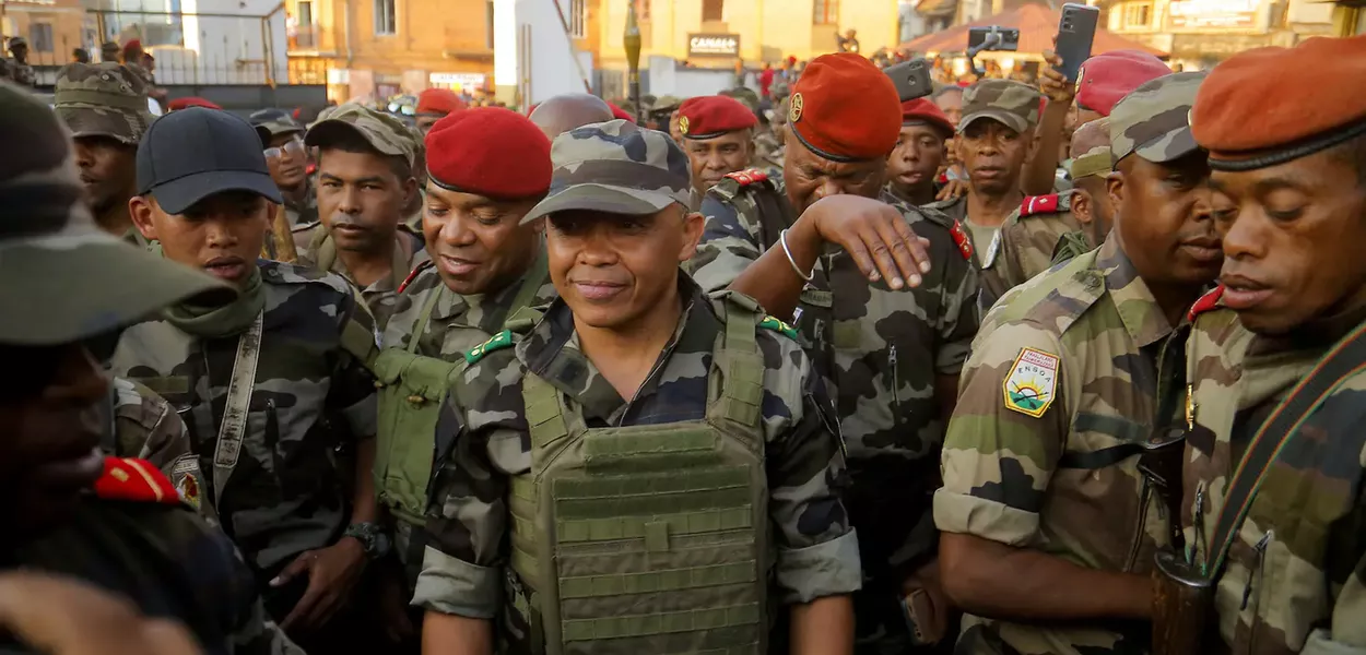 O coronel Michaël Randrianirina era o chefe da unidade militar que se juntou ao movimento de protesto contra o presidente malgaxe.