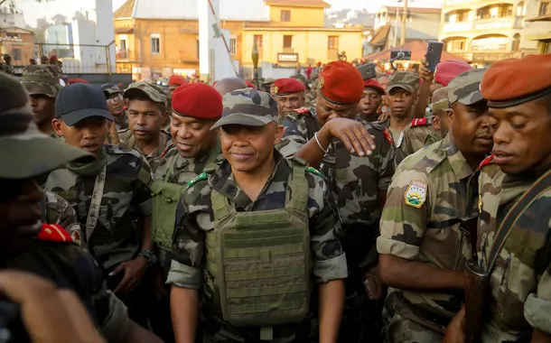 Madagascar se prepara a nova era militar com posse do coronel Randrianirina