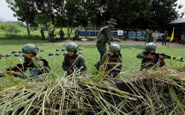 Em meio às ameaças dos EUA, Venezuela reforça tropas nas fronteiras com Colômbia e Brasil
