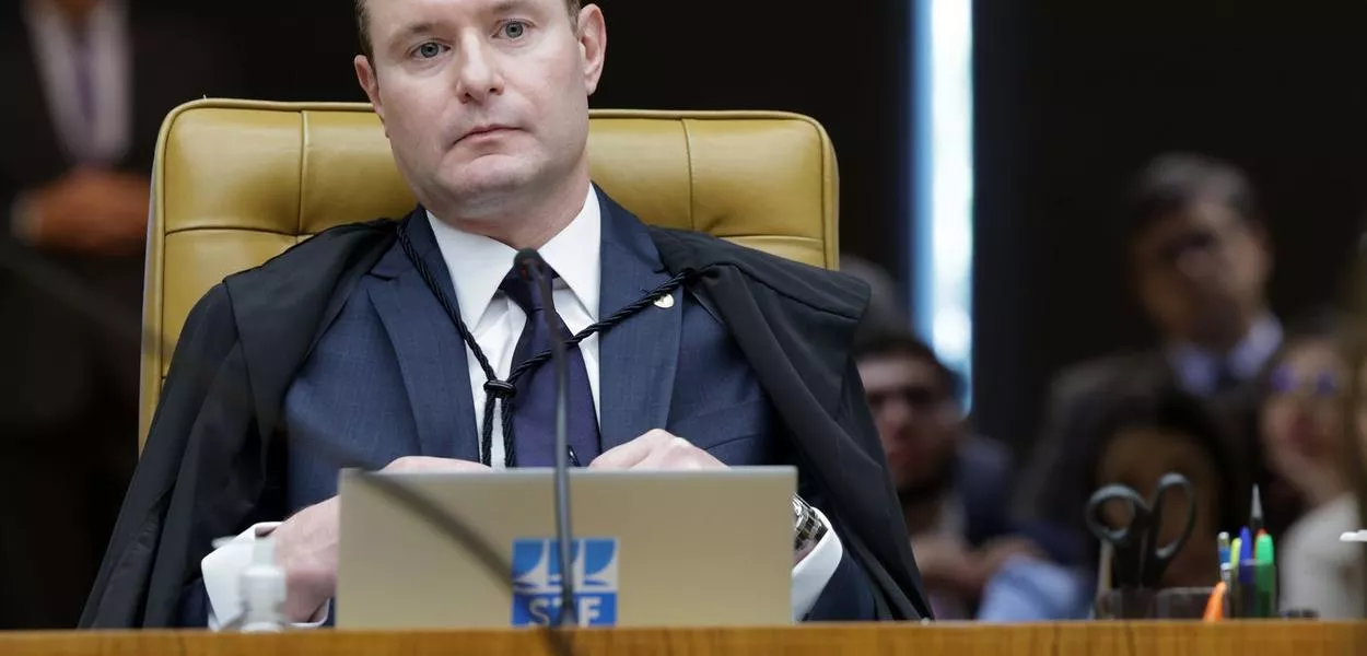 O ministro Cristiano Zanin na sessão plenária do STF de 16 de outubro de 2025