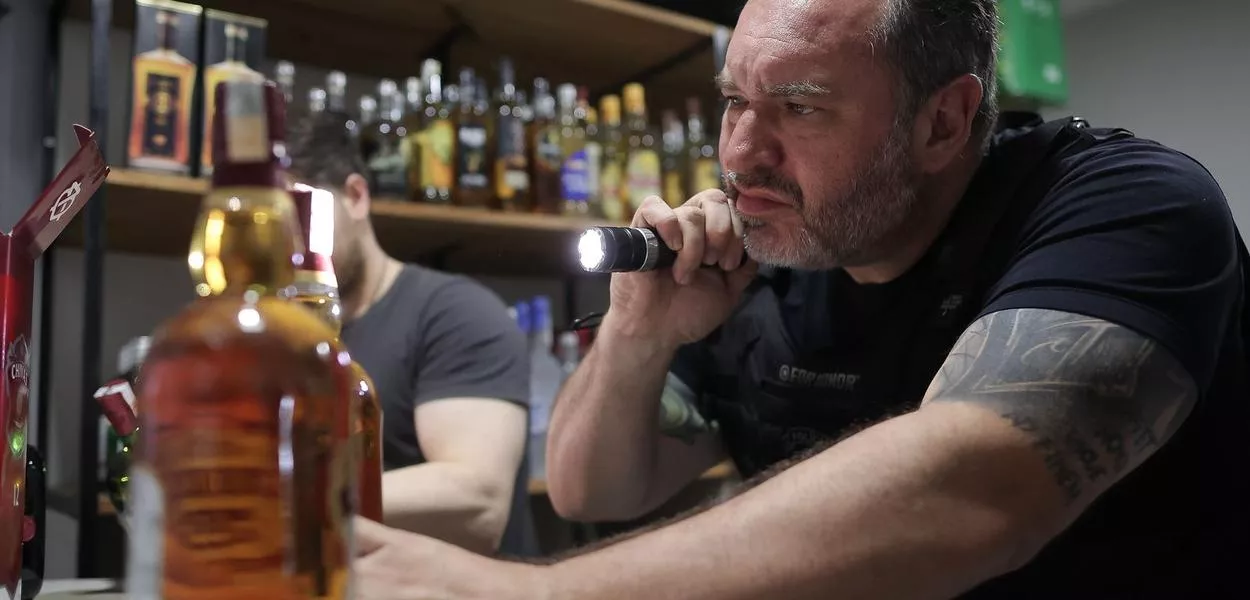 Policial civil de SP investiga falsificação de bebidas