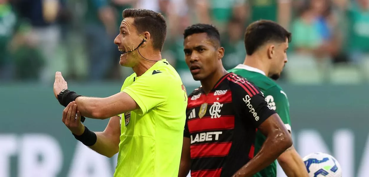 O jogo entre as equipes da SE Palmeiras e CR Flamengo, durante partida válida pela décima rodada, do Campeonato Brasileiro, Série A, na arena Allianz Parque.