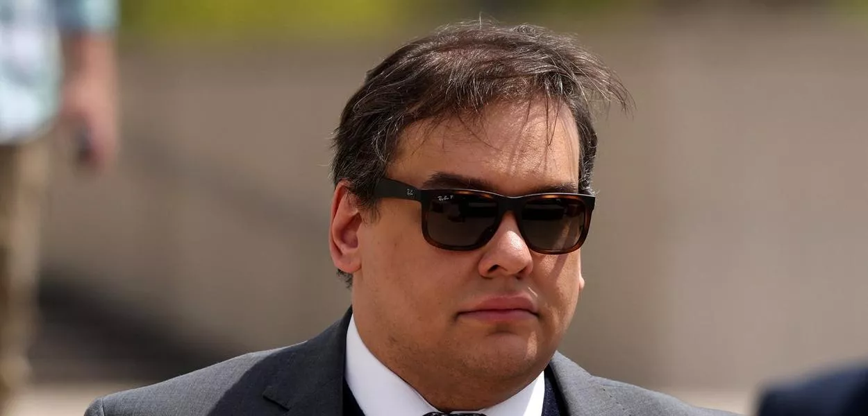 George Santos após sentença por acusações de corrupção criminal no Tribunal Federal de Central Islip, em Central Islip, Nova York, EUA
25/04/2025
