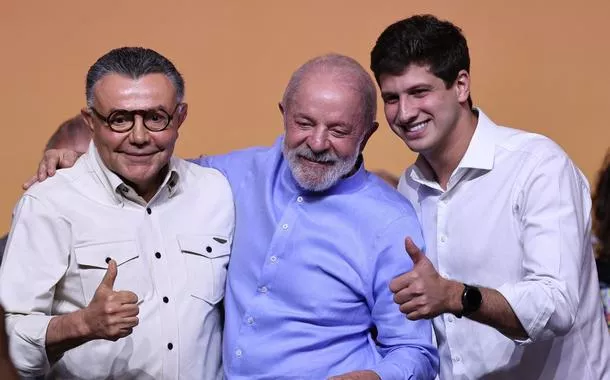 PSB estará na linha de frente da reeleição de Lula, diz João Campos