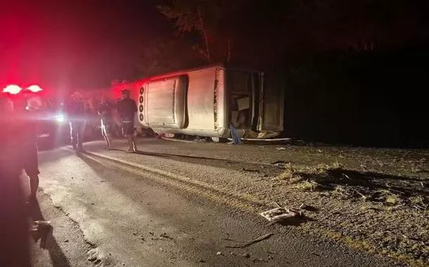 Perícia confirma 17 mortes em acidente de ônibus em Pernambuco e libera 12 corpos