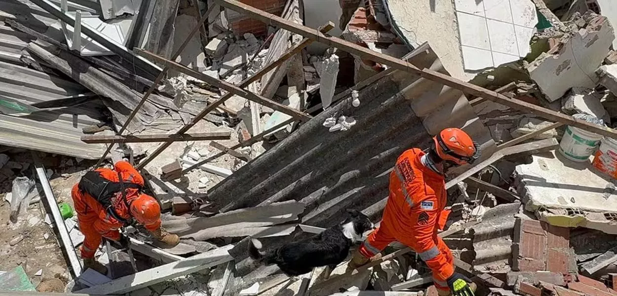 Escombros após explosão em Olinda