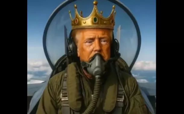 Após ser alvo de protestos, Trump posta vídeo em que despeja fezes sobre manifestantes