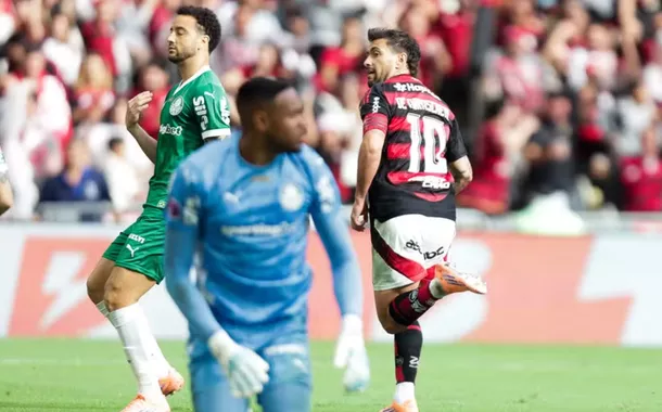 Flamengo vence Palmeiras em confronto direto e segue na cola da liderança