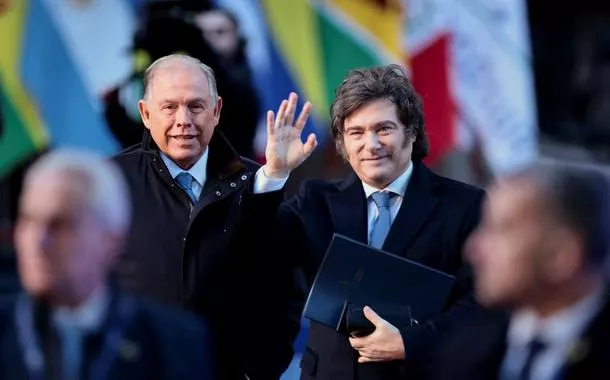 Presidente da Argentina, Javier Milei, ao lado do então ministro das Relações Exteriores do país, Gerardo Werthein, em Buenos Aires