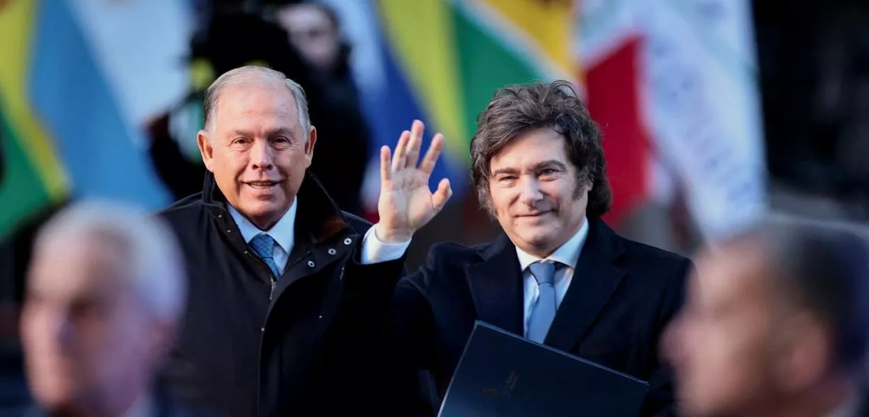 Presidente da Argentina, Javier Milei, ao lado do então ministro das Relações Exteriores do país, Gerardo Werthein, em Buenos Aires