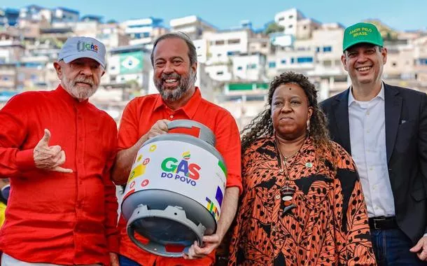 Belo Horizonte (MG), 04/09/2025 - Presidente da República, Luiz Inácio Lula da Silva, o ministro de Minas e Energia, Alexandre Silveira, ministra dos Diretos Humanos, Macaé Evaristo, e o ministro da Secretaria-Geral da Presidência da República, Márcio Macêdo, durante cerimônia de anúncio do Programa “Gás do Povo”. Foto: Ricardo Stuckert/PR