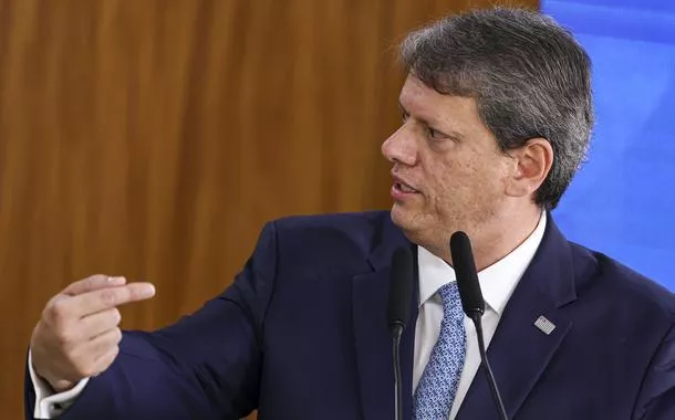 Tarcísio de Freitas cogita desistir da eleição presidencial 2026