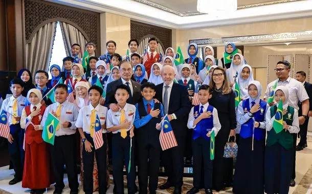 Lula defende justiça social e multipolaridade ao receber título de Doutor Honoris Causa na Malásia