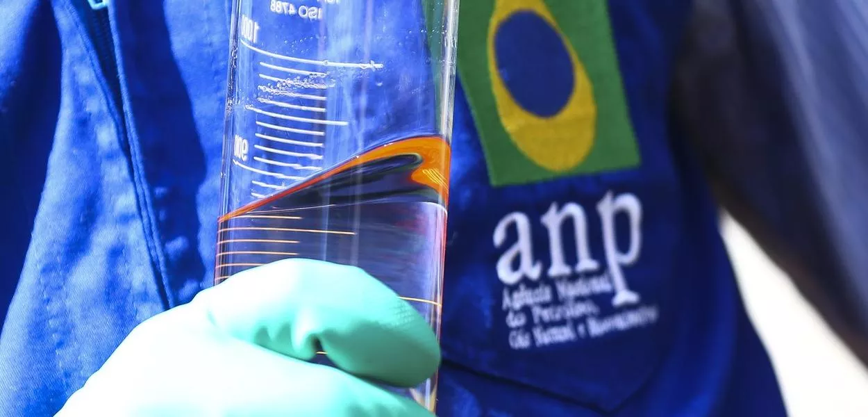 Força-tarefa integrada pela Agência Nacional do Petróleo, Gás Natural e Biocombustíveis (ANP), Procon e Inmetro fiscaliza postos de combustíveis em Brasília-DF