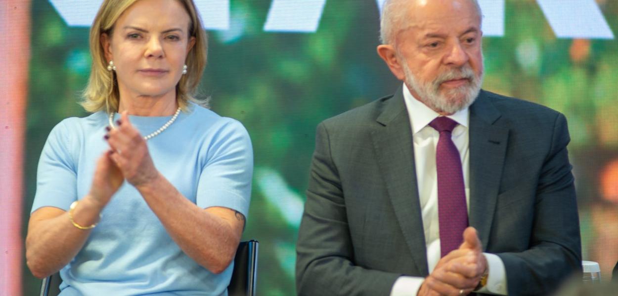Lula pediu estudo sobre juros do rotativo do cartão de crédito, diz Gleisi Hoffmann