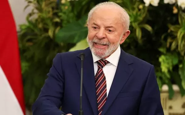"O mundo não aceita uma nova Guerra Fria e estaremos do lado dos Estados Unidos e da China", diz Lula na Malásia