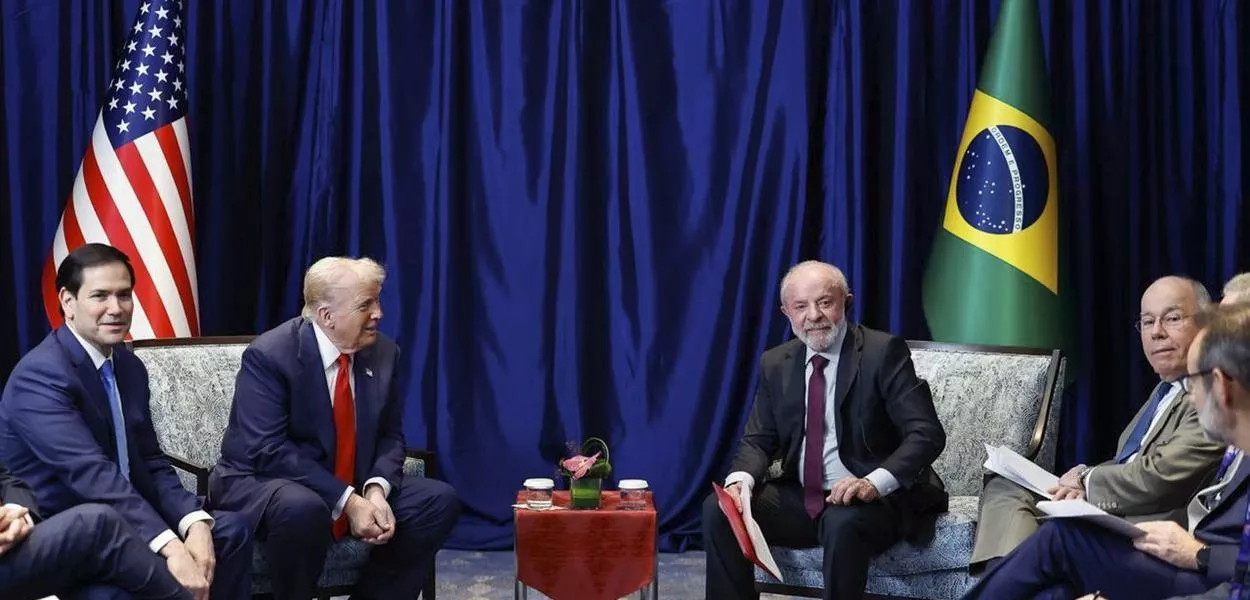 Presidente Lula durante reunião com o presidente dos Estados Unidos, Donald Trump, durante a 47ª Cúpula da Associação de Nações do Sudeste Asiátic0 (ASEAN)