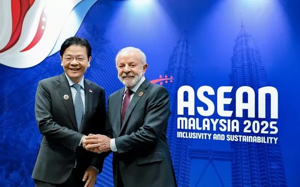 Presidente Lula e o primeiro-ministro de Cingapura, Lawrence Wong,  durante a 47ª Cúpula da Associação de Nações do Sudeste Asiático - ASEAN no Centro de Convenções de Kuala Lampur, Malásia.