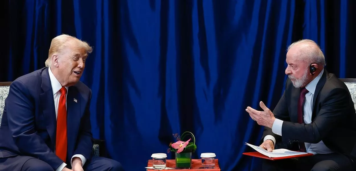 Presidente Lula durante reunião com o presidente dos Estados Unidos, Donald Trump, durante a 47ª Cúpula da Associação de Nações do Sudeste Asiático - ASEAN em Kuala Lampur, Malásia.