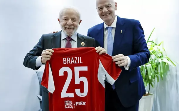 Lula convida presidente da Fifa para lançamento da Universidade do Esporte no Brasil