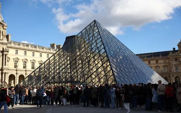 Museu do Louvre, em Paris, França - 26/10/2025 