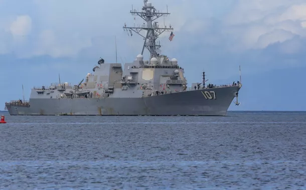 EUA retiram destróier do Caribe após protestos da Venezuela