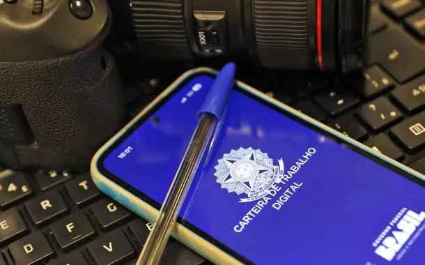 Celular com Carteira de Trabalho Digital 
