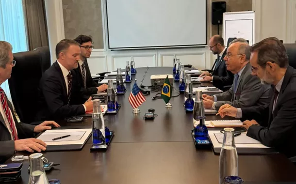 Brasil e EUA abrem negociações sobre tarifas após encontro entre Lula e Trump