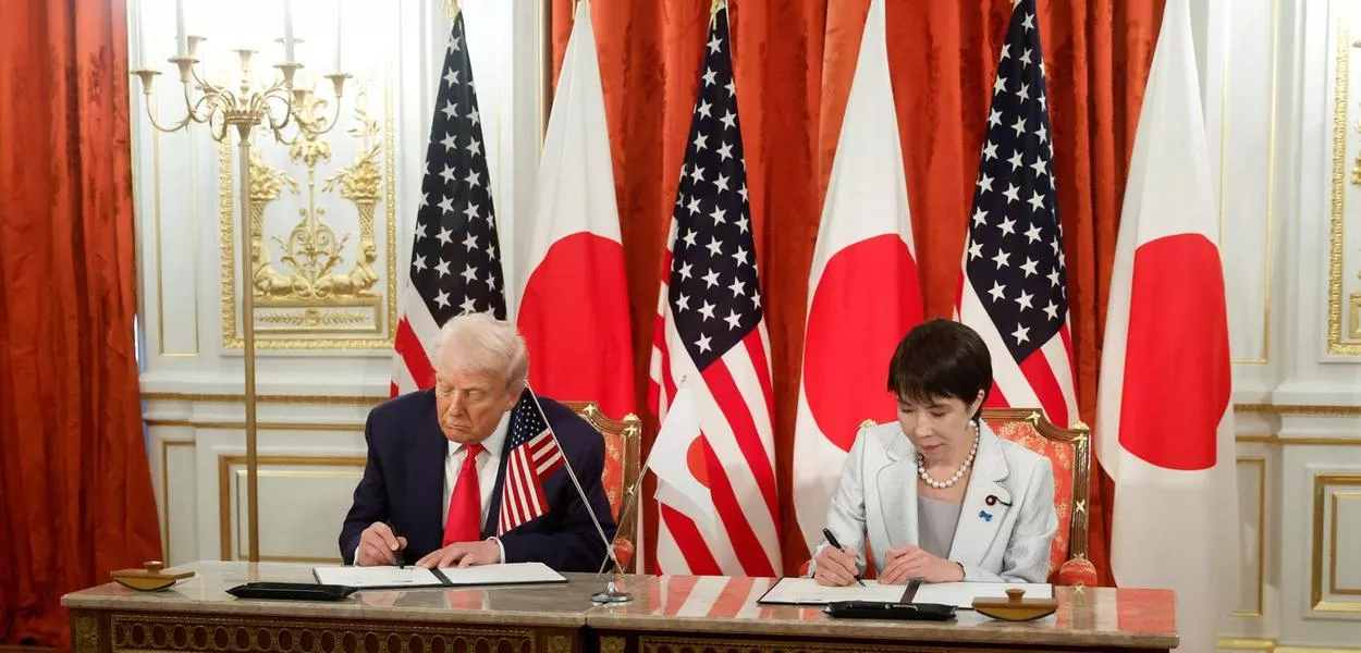 O presidente dos EUA, Donald Trump, e primeira-ministra do Japão, Sanae Takaichi, em Tóquio, Japão - 28/10/2025