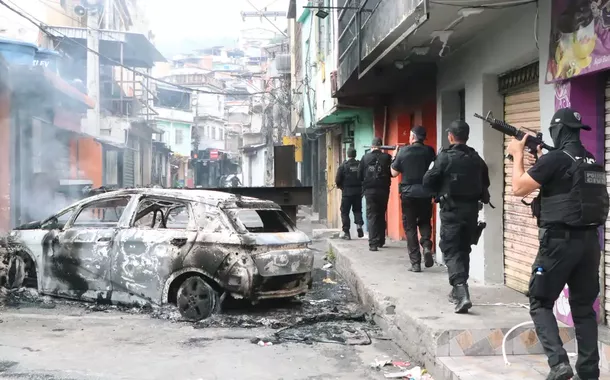 Rio de Janeiro entra em estágio 2 de atenção após operação contra facções criminosas matar 64 pessoas