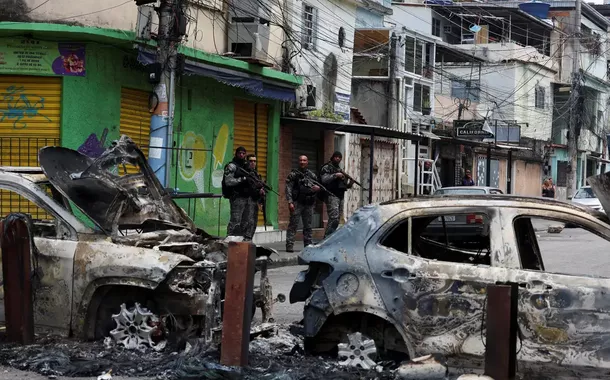 Rio vive cenário de guerra após operação policial mais letal da história
