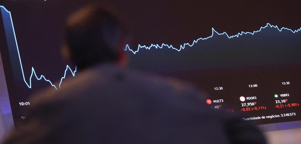 Tarifas dos EUA ameaçam exportações, mas Bolsa sobe e dólar recua