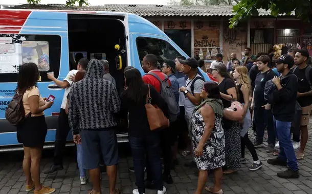 Favelas e ONGS protestam contra chacina no Rio