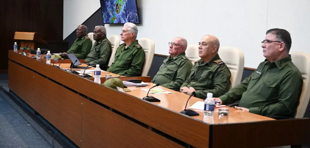 Díaz-Canel reúne o Conselho de Defesa de Cuba para prevenir e enfrentar efeitos do furacão Melissa 