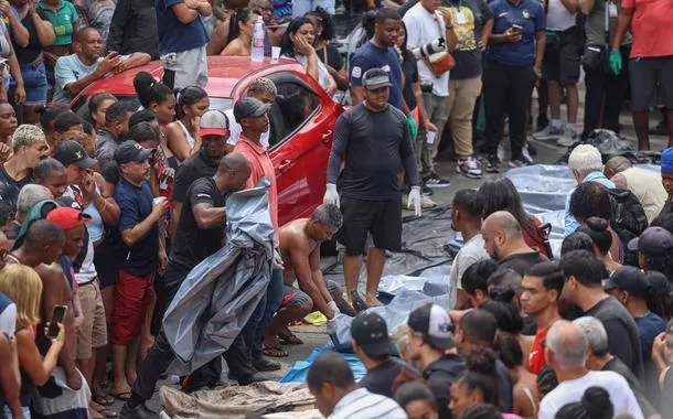 Corpos foram levados por moradores para a Praça São Lucas, na Penha, zona norte do Rio de Janeiro. Operação Contenção.

